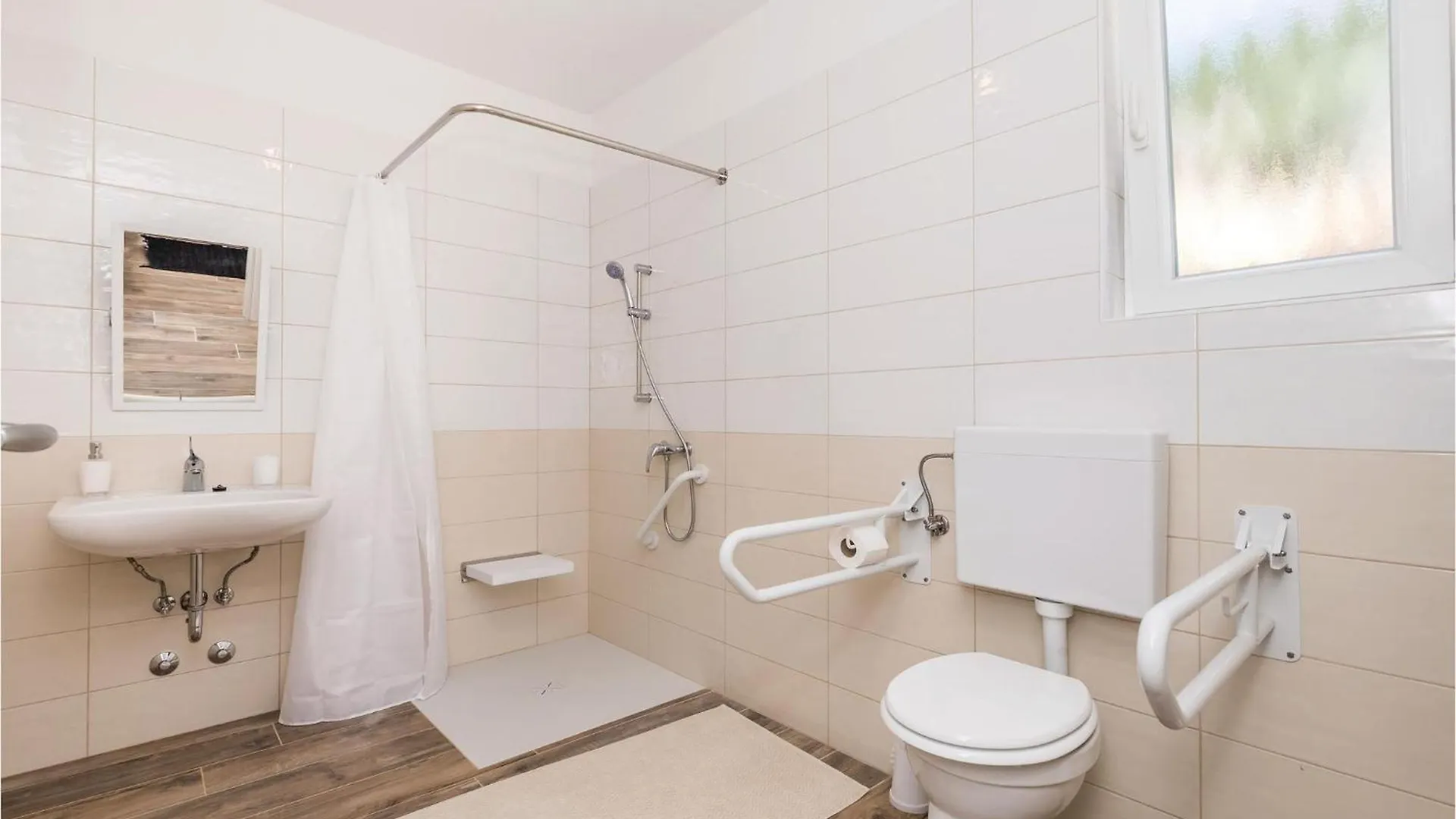 Nice Home In Supertarska Draga With Wifi Supetarska Draga 0*,