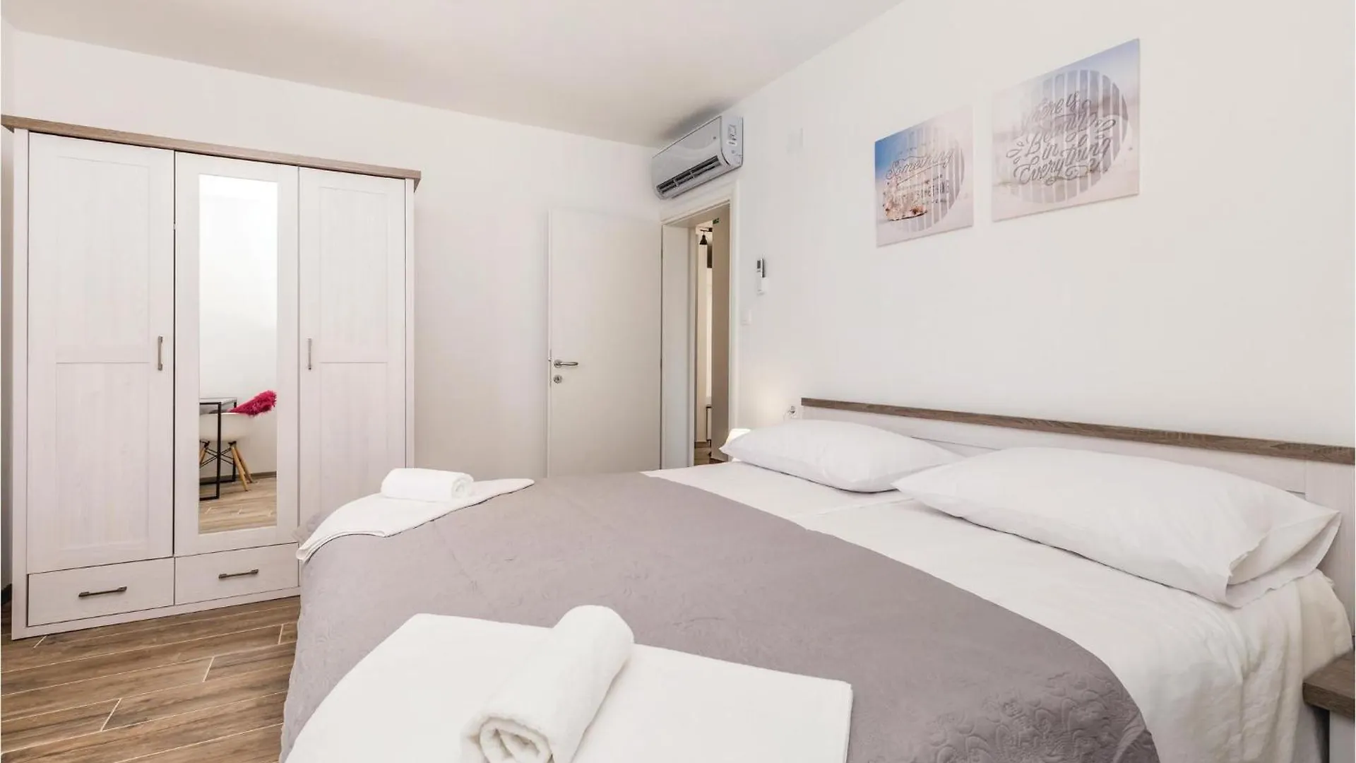 Nice Home In Supertarska Draga With Wifi Supetarska Draga 0*,