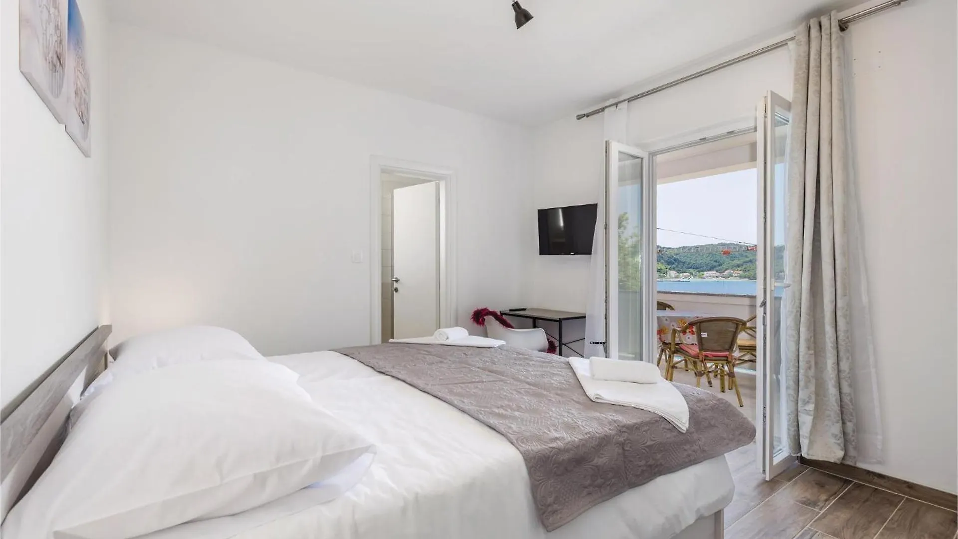 Nice Home In Supertarska Draga With Wifi Supetarska Draga