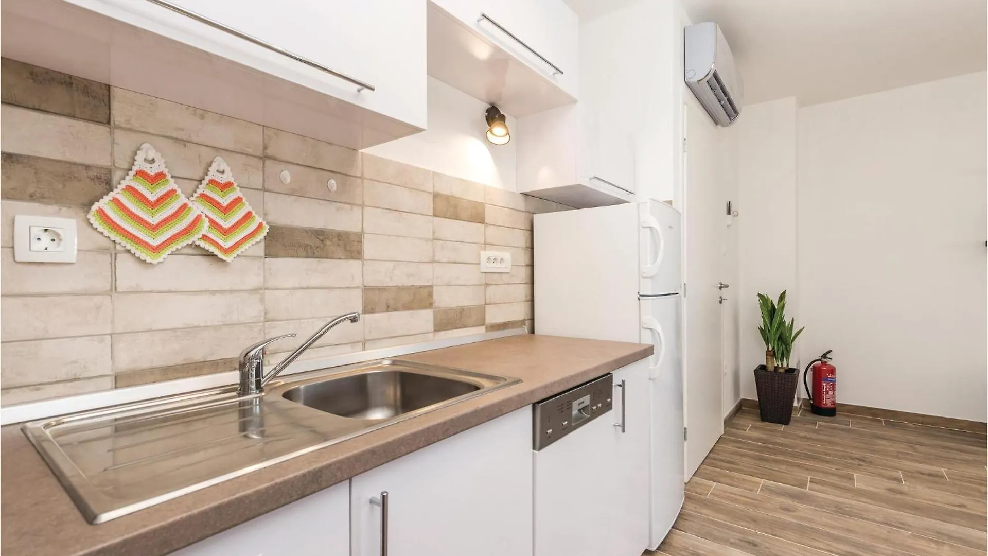 Nice Home In Supertarska Draga With Wifi Supetarska Draga Croatia