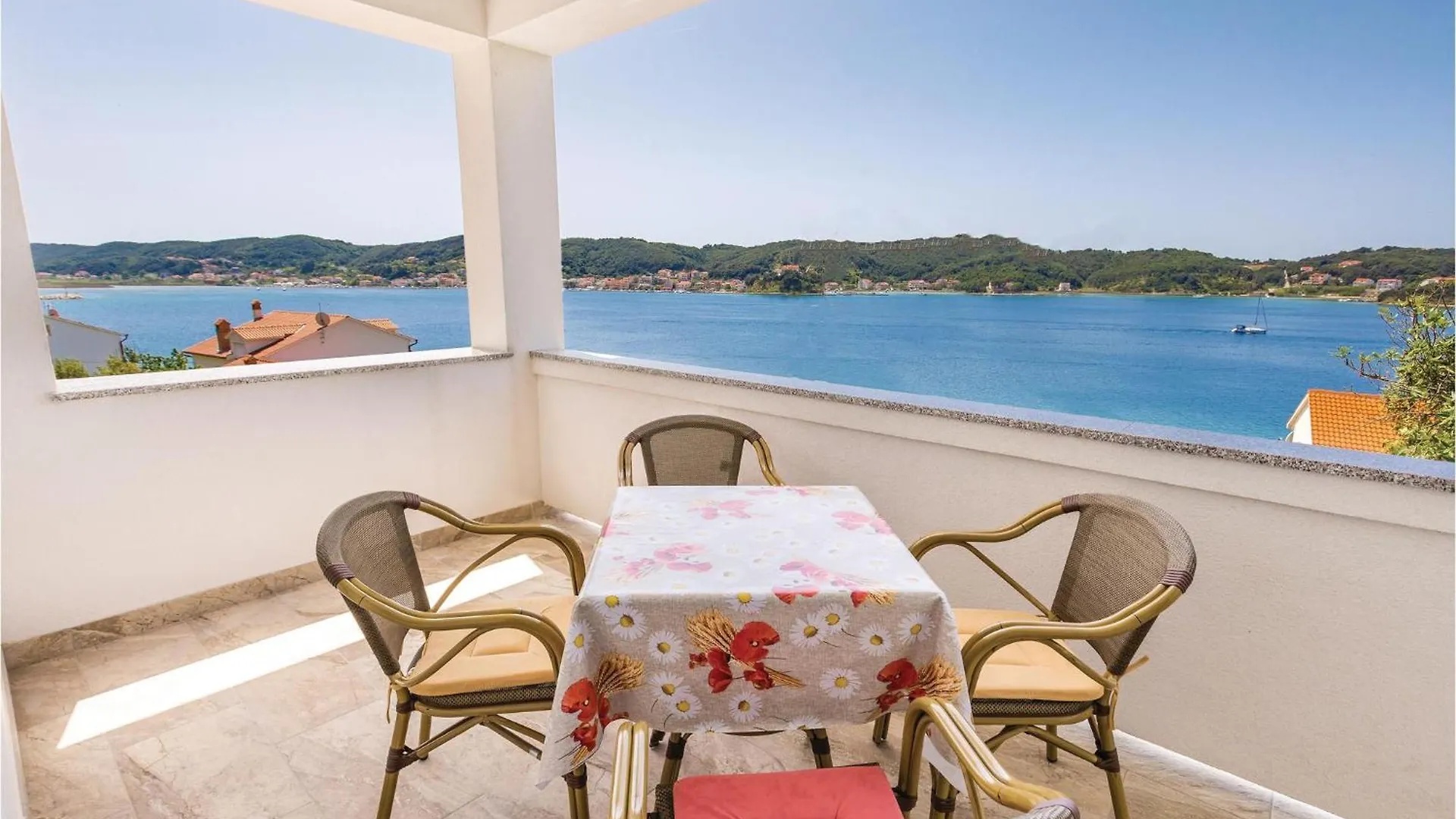 Nice Home In Supertarska Draga With Wifi Supetarska Draga 0*,  Chorvatsko